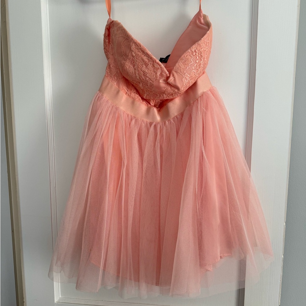Bebe, Salmon Strapless Cocktail Dress, No Tag for Size but guessing Women’s 6-8 - Picture 2 of 6